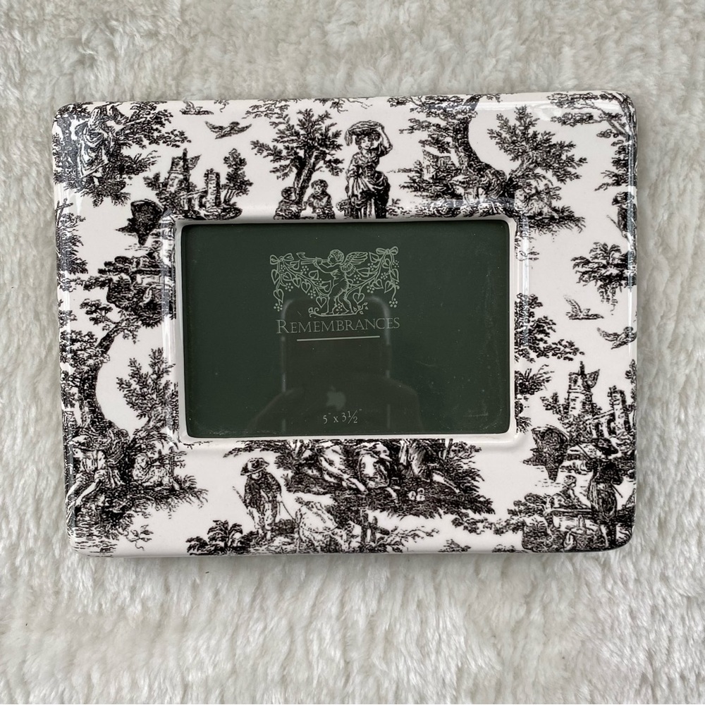 Remembrances photo frame, 5” x 3-1/2” black/white vintage-style print, ceramic